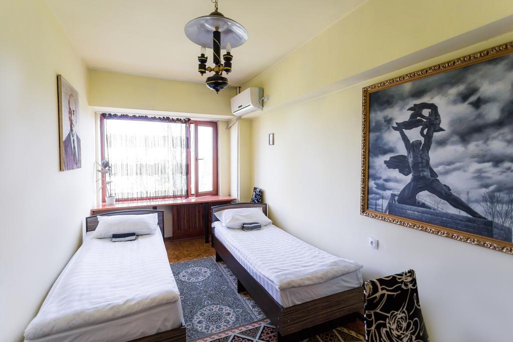 Ussr Hostel Bishkek Exterior foto