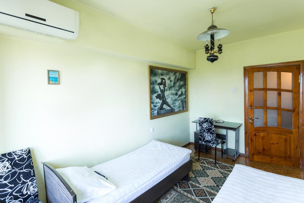Ussr Hostel Bishkek Habitación foto